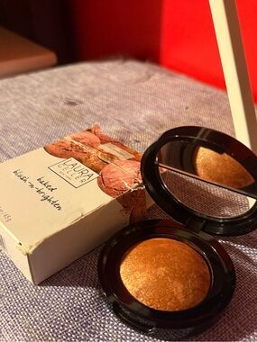 Laura Geller baked blush n brighten
